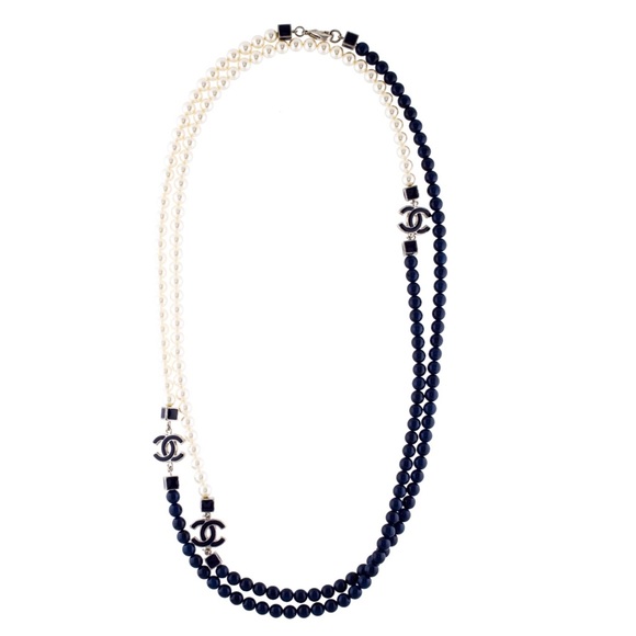 Chanel white and Navy faux pearls, glass, enamel - Picture 1 of 4